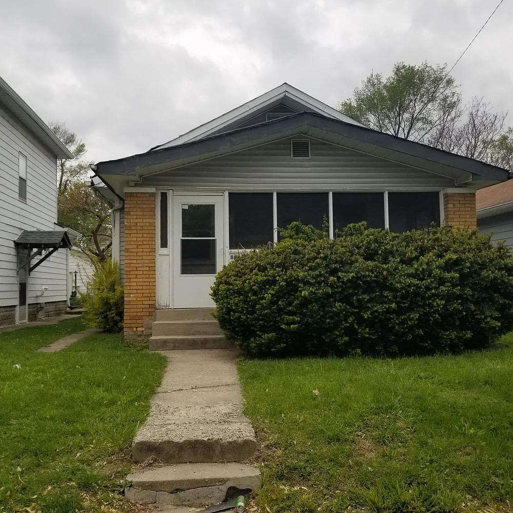 866 N Bosart Ave photo 1