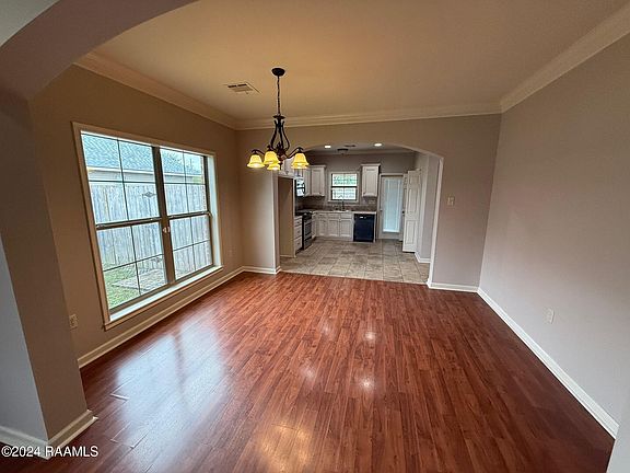 4th image of 103 Legend Creek Dr