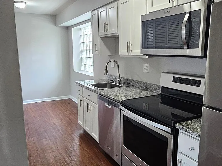 204 Cherry St #H1 — Photo 1