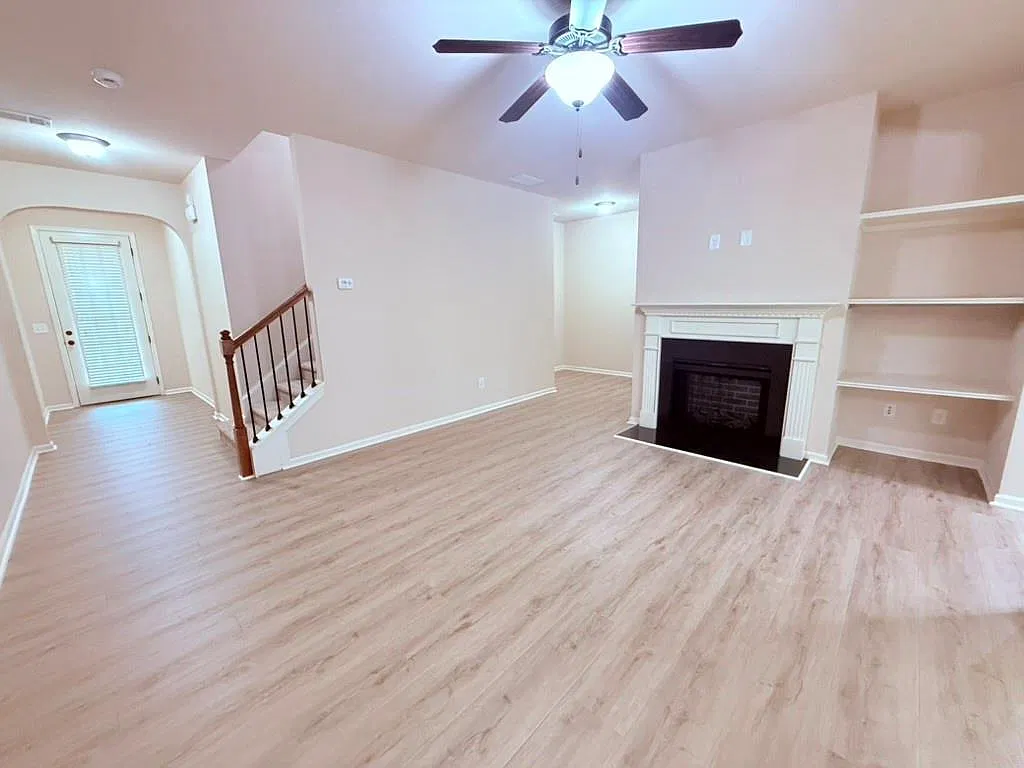3 bed, 2.5 bath, 1998 sqft, $2,250 — Photo 4