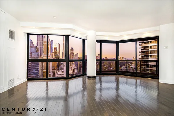 Rented by Century 21 Metropolitan | media 8