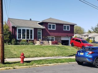 39 Crocus St, Woodbridge, NJ 07095