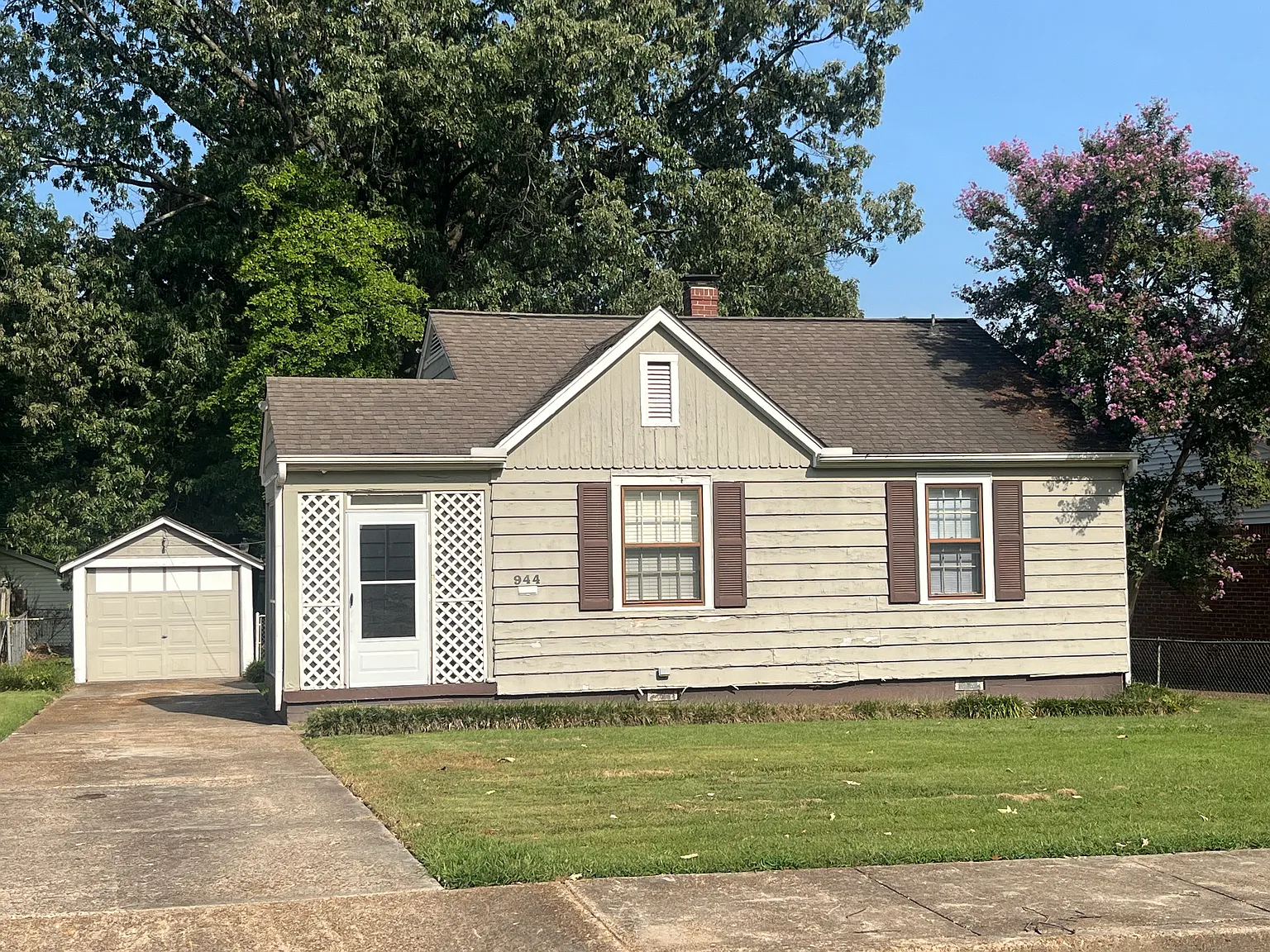2 bed, 800 sqft, $1,200 — Photo 1