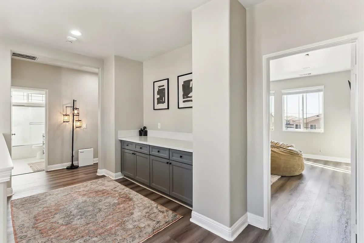 5 bed, 2826 sqft, $8,000 — Photo 2