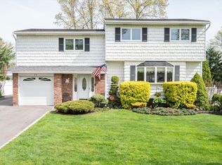 98 Morewood Dr, Smithtown, NY 11787