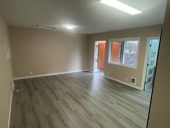 Own entrance, completely detached building.