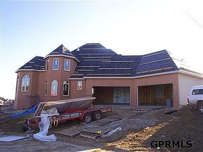 1st image of 829 N 138th Cir
