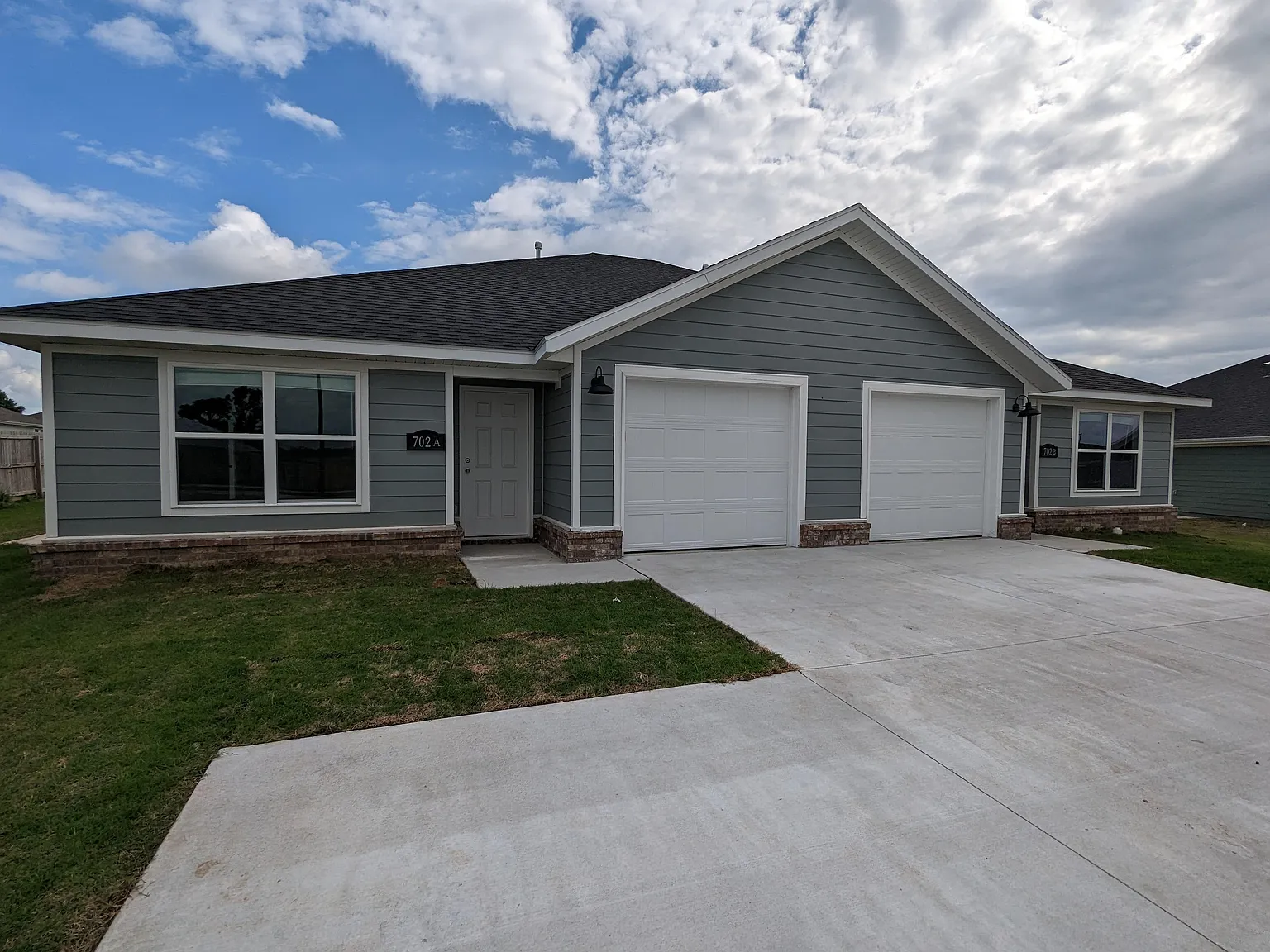 3 bed, 1256 sqft, $1,350 — Photo 1