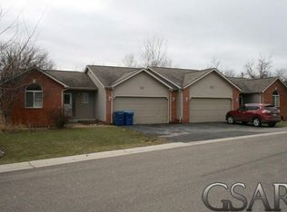 1263 Crystal Pointe Cir, Fenton, MI 48430