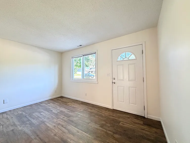 195 Lewis St #6 — Photo 4