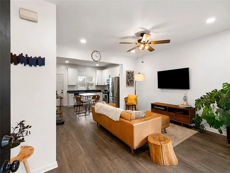 1014 Fern Ave SE — Photo 3