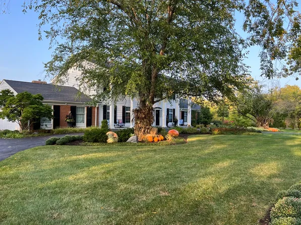 1106 Winwood Dr, Lake Forest, IL 60045