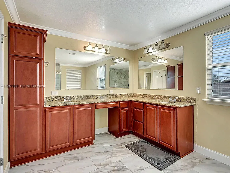 1018 SW Eckard Ave — Photo 36