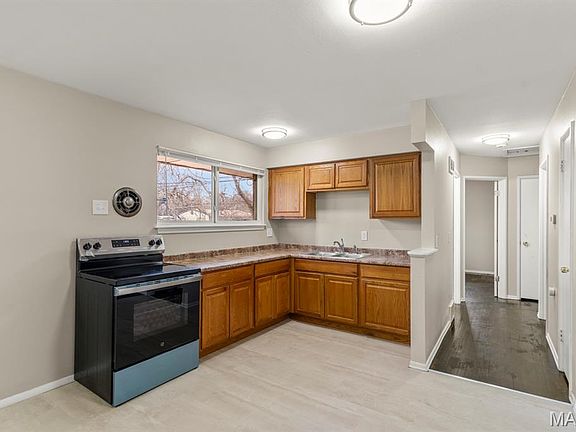 4th image of 1223 Reale Ave