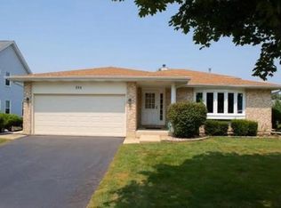 335 Indianwood Ln, West Chicago, IL