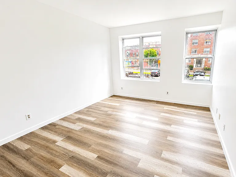 146 N Grove St — Photo 29