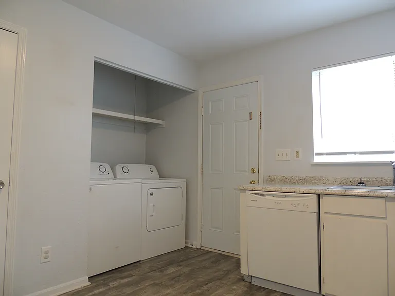 3701 SW 29th Ter #D — Photo 6