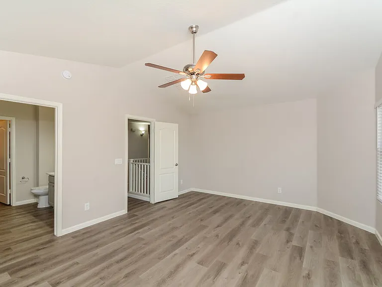 5648 W Southgate Ave — Photo 10