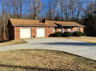 286 Creekside Ln, Lexington, NC 27295