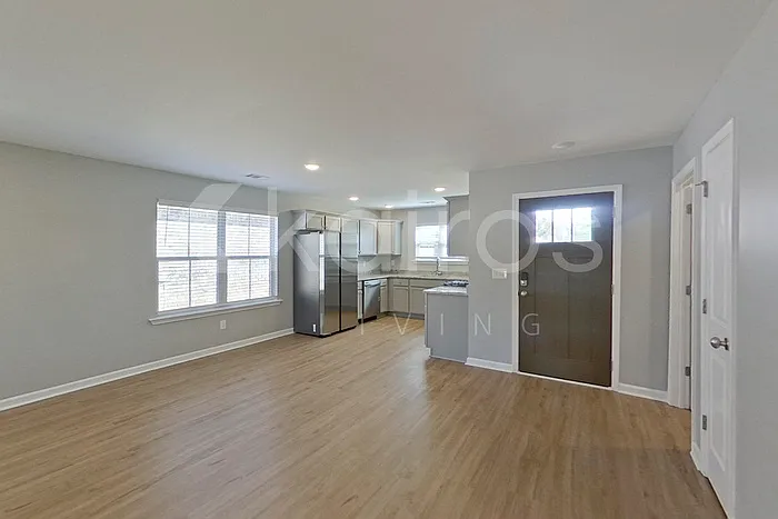 349 Angela St — Photo 2
