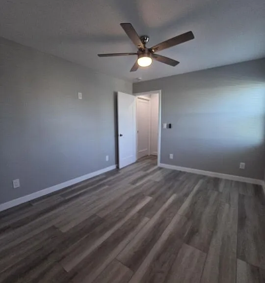 5353 S Harcourt Ave — Photo 15