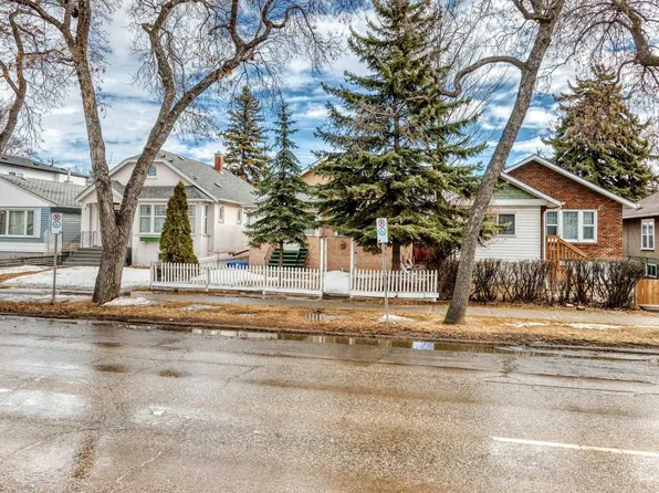 11239 97th St NW, Edmonton, AB T5G 1X2