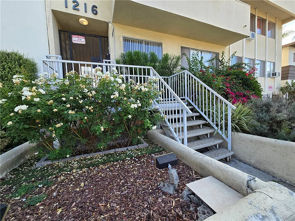 1216 N Formosa Ave #3