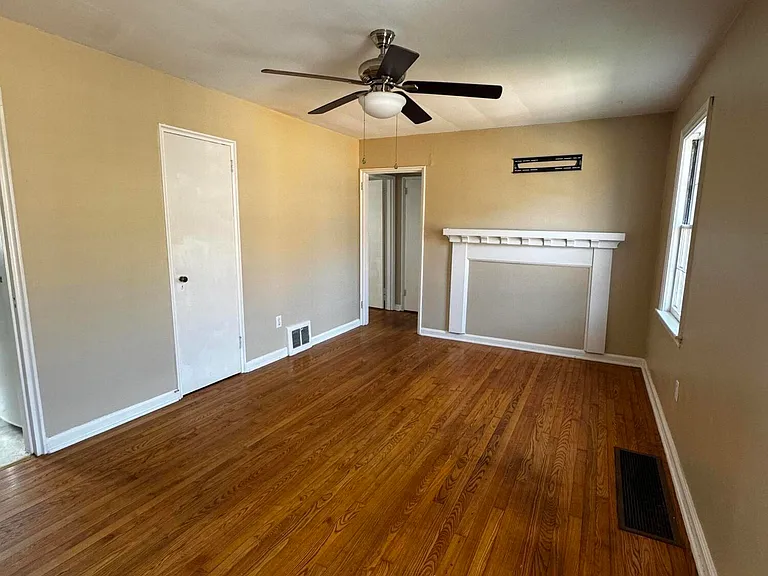 148 Shawnee Pl #4 — Photo 2