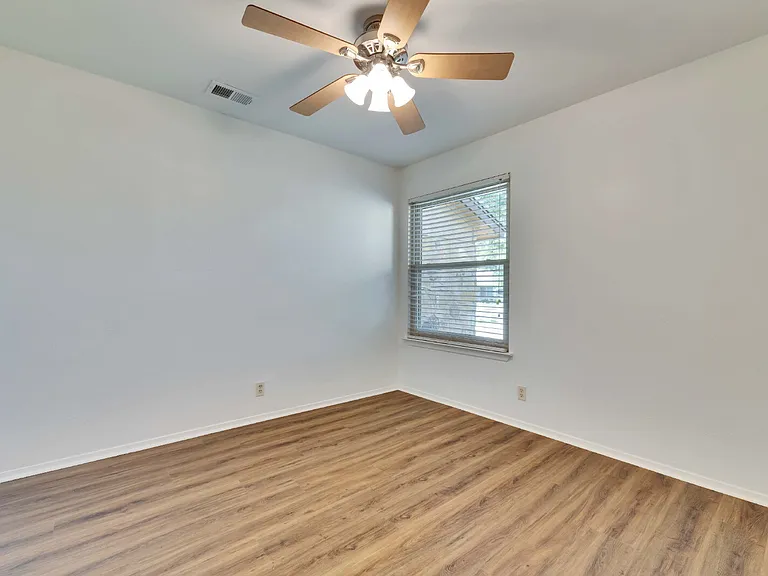 3411 Monument Dr — Photo 11