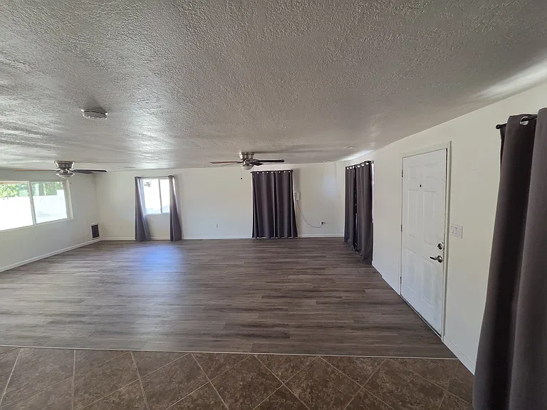 3643 E Ludlow Dr — Photo 4