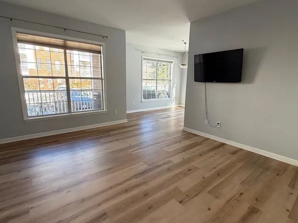 300 Riverbend Dr APT 1E, Charlottesville, VA 22911