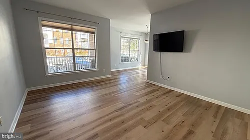 300 Riverbend Dr #1E Photo 1