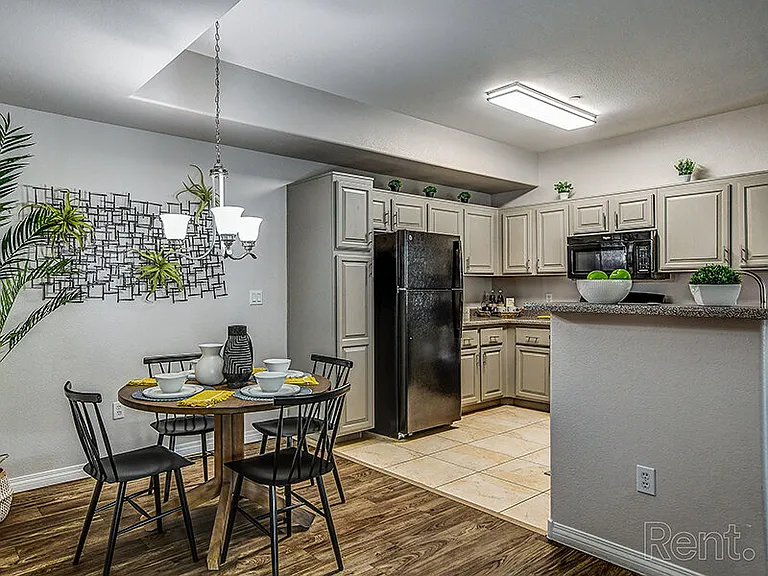 Fleetwood Apartments — Photo 4