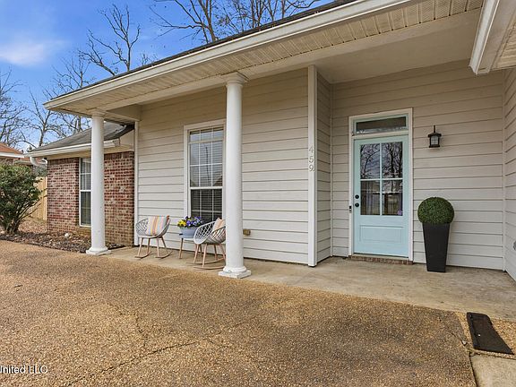 3rd image of 459 Oak Lawn Dr