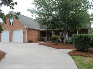 2450 Willard Rd, High Point, NC 27265