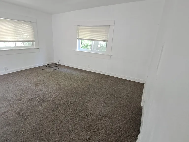 511 Parrot St — Photo 9