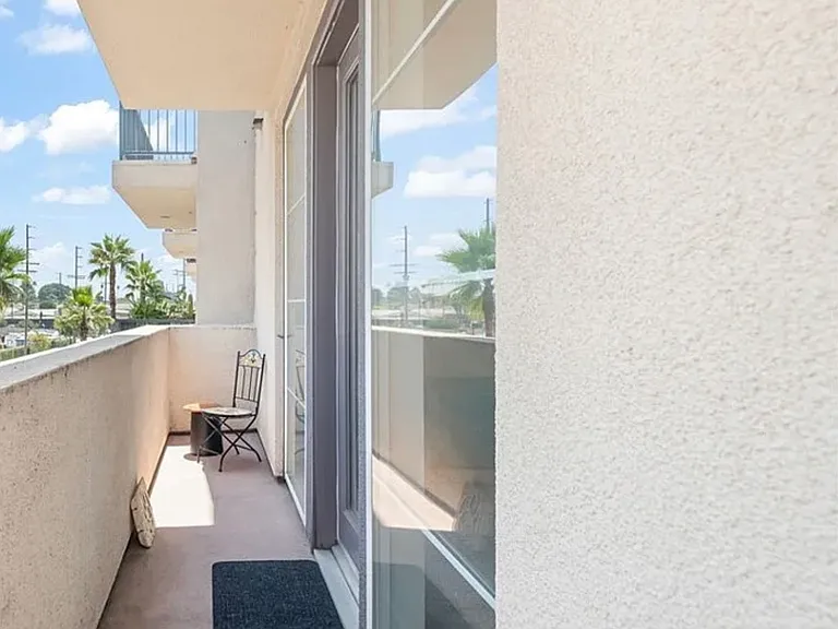 360 W Avenue 26 — Photo 15