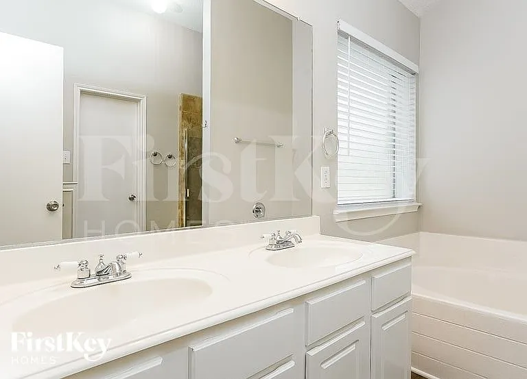 401 Deer Lake Dr — Photo 12