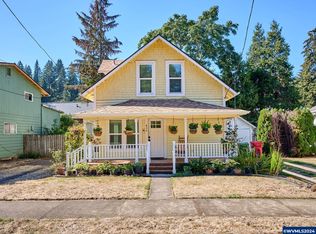 834 Madison St, Silverton, OR 97381