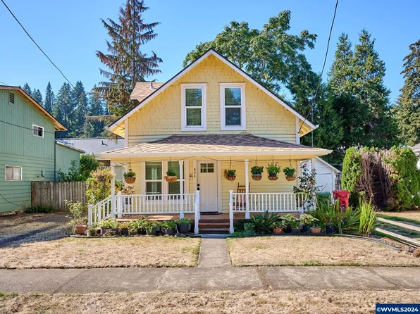 834 Madison St, Silverton, OR 97381