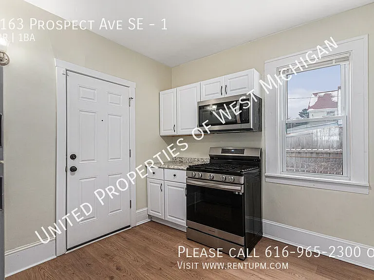 1163 Prospect Ave SE #1 — Photo 2