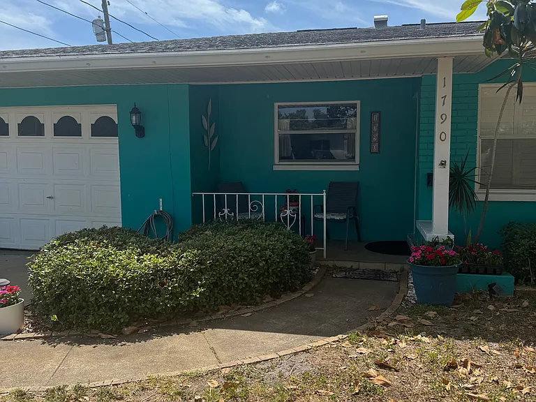 1790 Russell Dr N — Photo 1