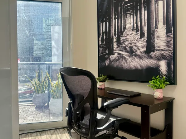 352 Front St W, Toronto, ON