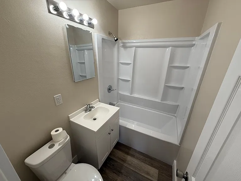3845 Strong St — Photo 4