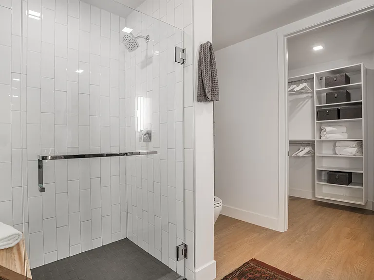 Shift Apartments — Photo 7
