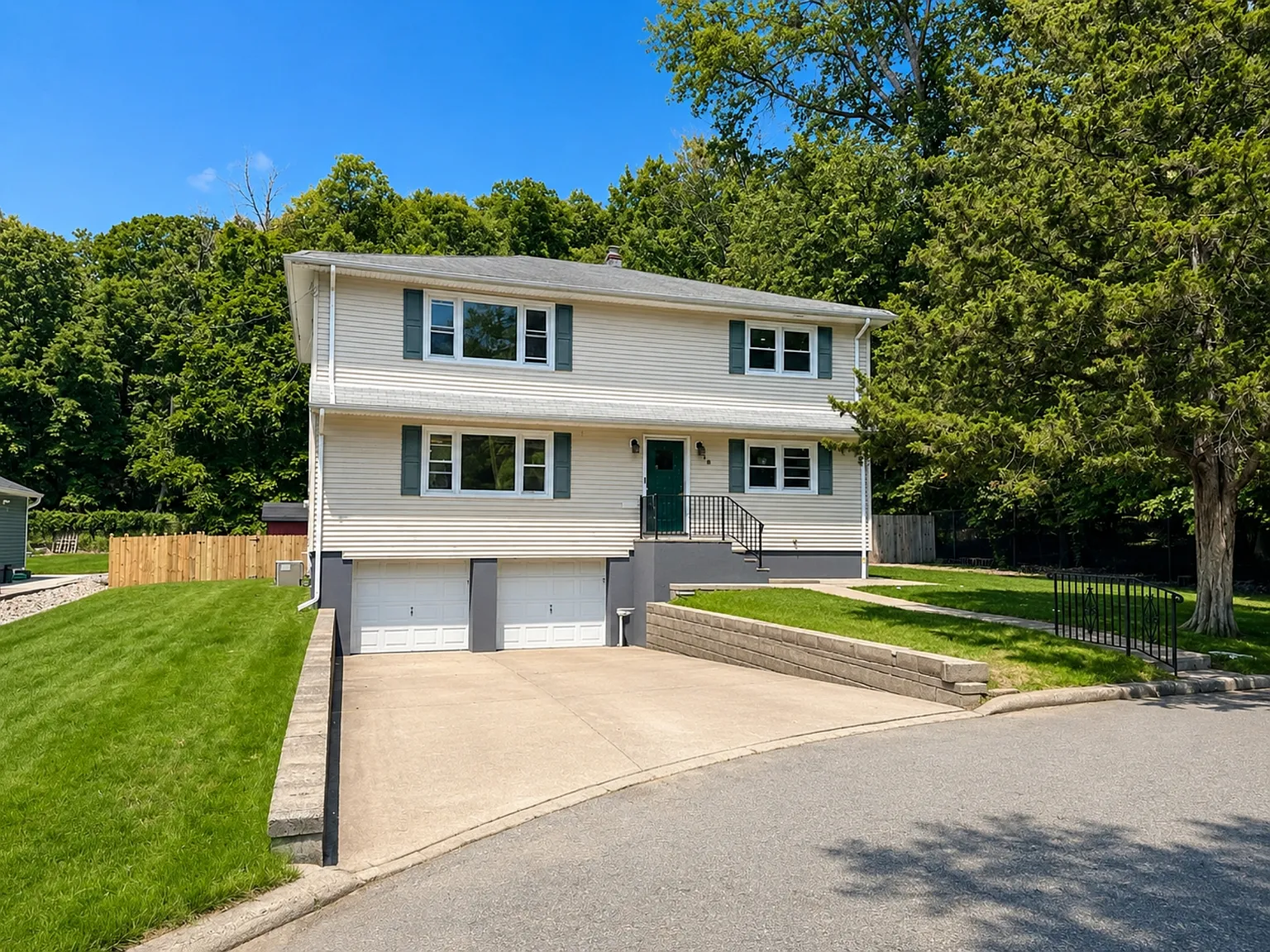 4 bed, 1950 sqft, $4,250 — Photo 1