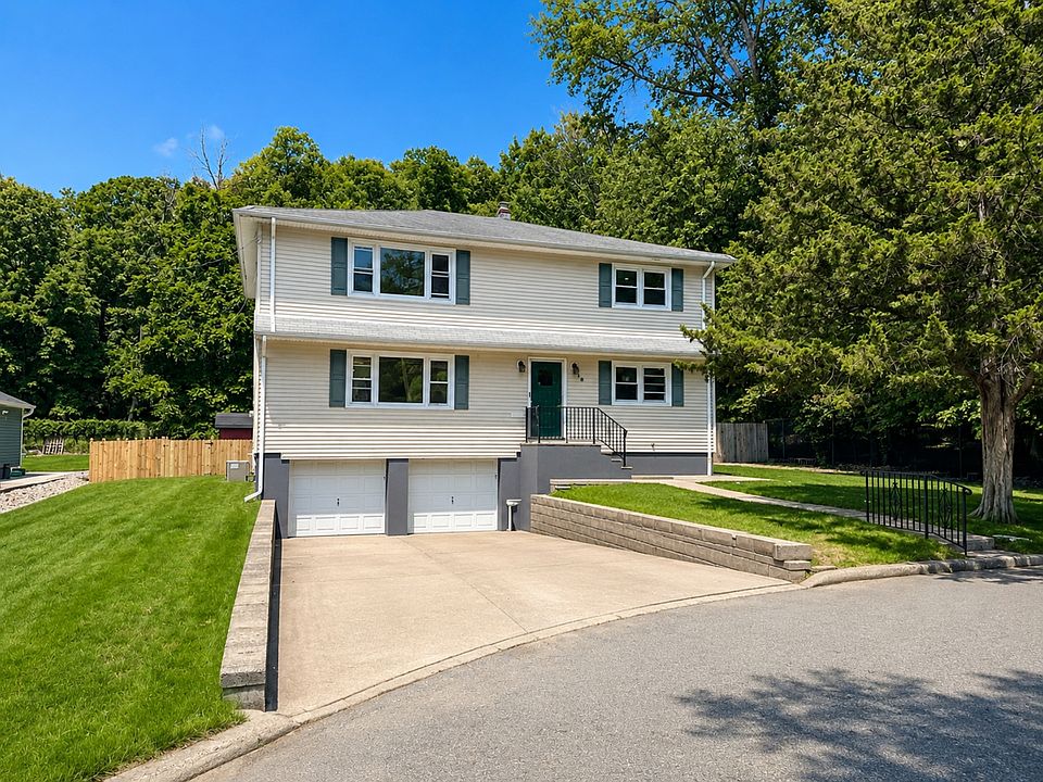 1st image of 28 Carr St #1