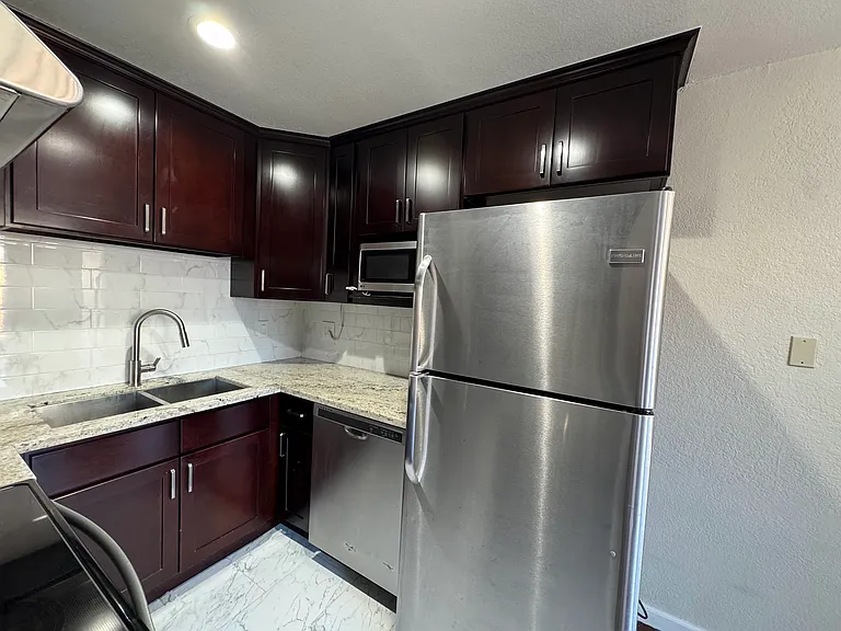 1354 Daniel Ct — Photo 4