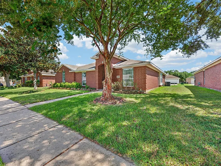 15307 Flemington Ave — Photo 4