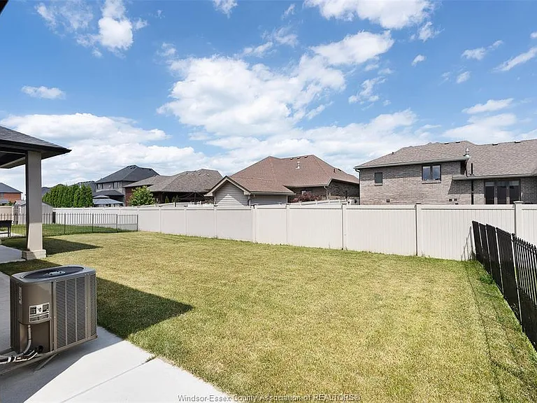 1390 Barkley Ave — Photo 4